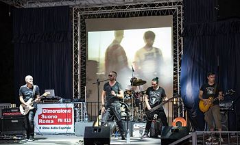 SUCCESSO DI "ALESSANDRO LIBERINI" IN CONCERTO NEL CUORE DELLA MOVIDA DELL'EUR A ROMA.